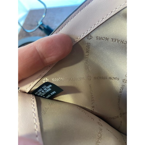 Michael Kors, jet set double zip wristlet. - Picture 10 of 10